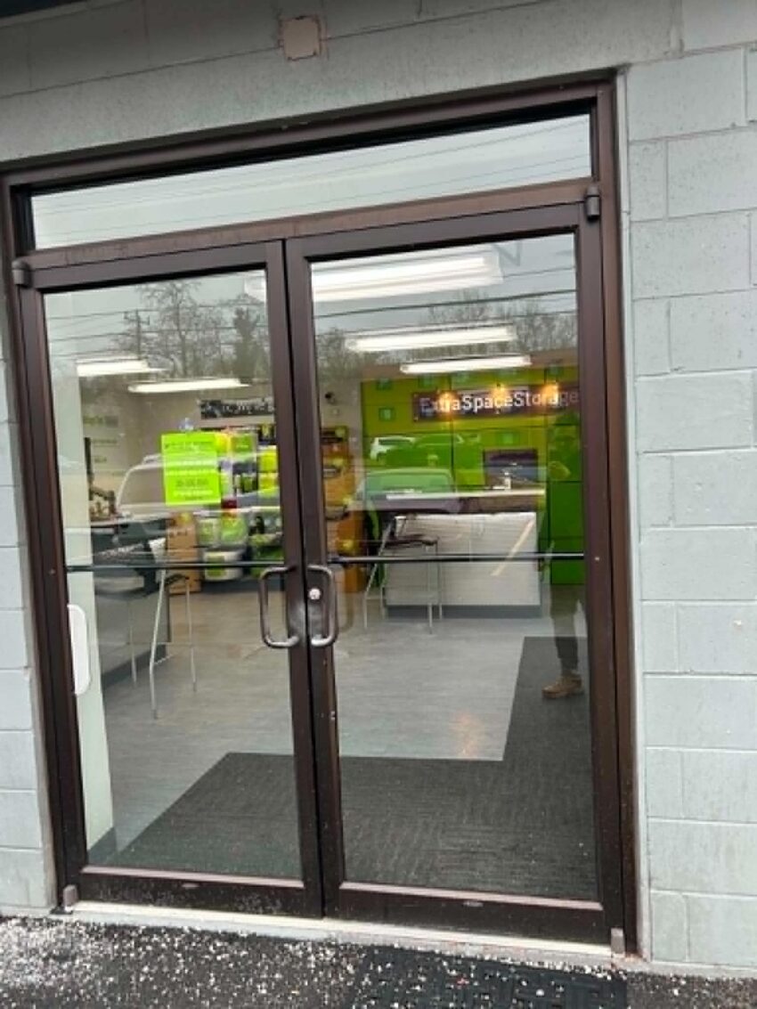 Commercial glass door installation and repair Washington DC